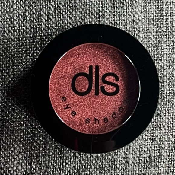 Makeup Bundle 💓👄🛍️👁️🍬 - Picture 2 of 6